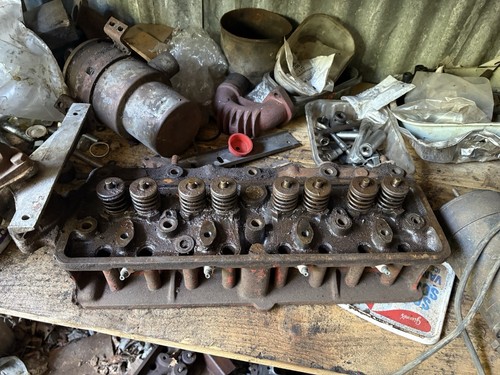 Cylinder head for - cylinder,