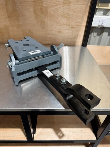 Swinging drawbar assembly - swinging, to