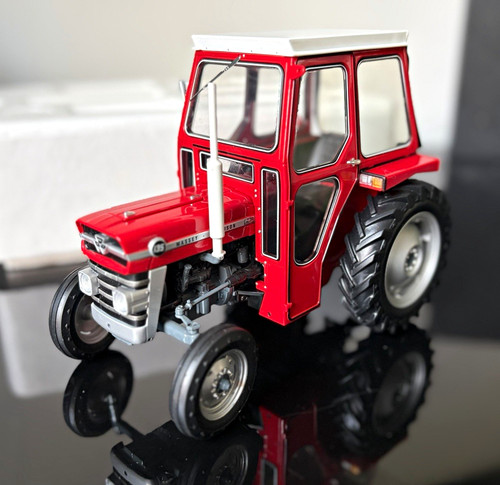 Universal hobbies massey - universal,