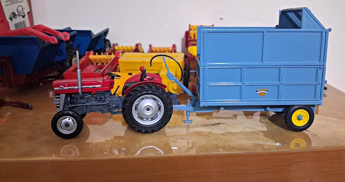 Universal hobbies massey - hobbies, 1:32